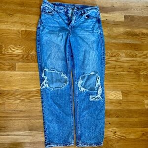 American Eagle Distressed Mom Jeans Size 8 Short